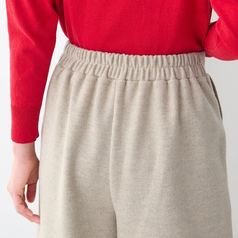 ウエストは後ろゴムではきやすく着心地ラクちん