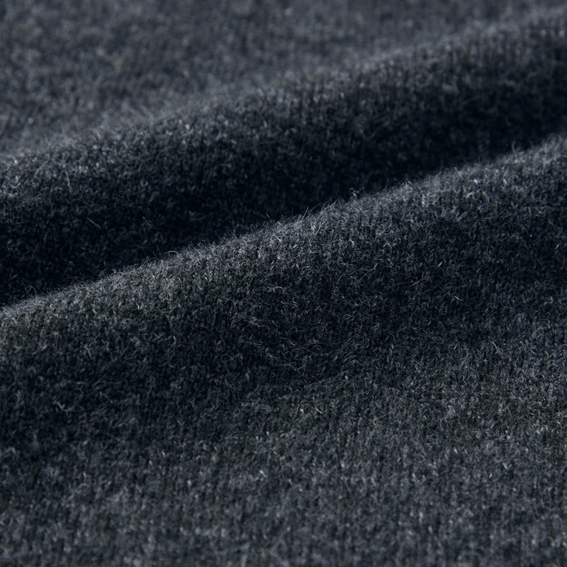 のっぺり見えないミックス調のニット