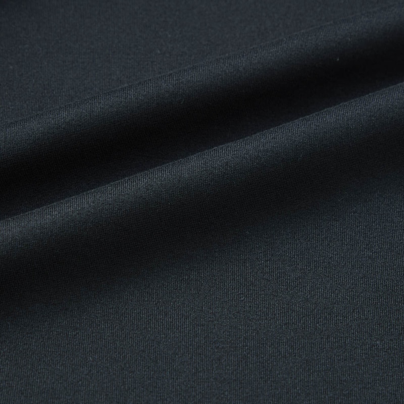 表生地はポンチカットソー素材