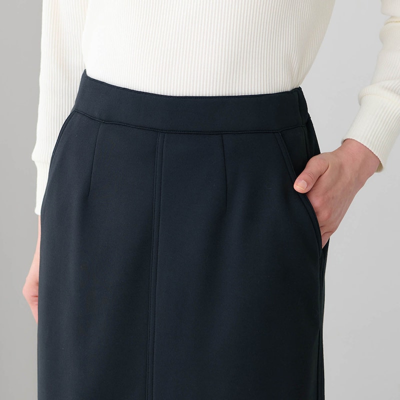 ウエスト前面はフラットでINも美しい