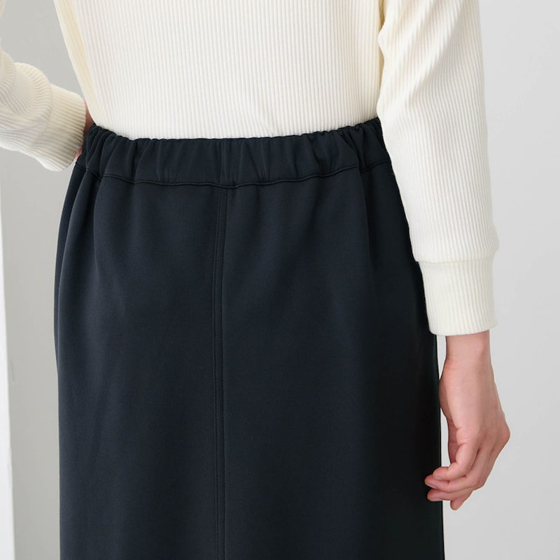 ウエストは後ろゴムではきやすく着心地ラクちん