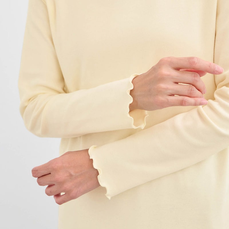 袖口のメロウ始末がポイント