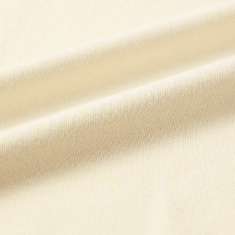 身生地はほどよく肉厚でなめらかな肌あたりの綿100％スムース素材