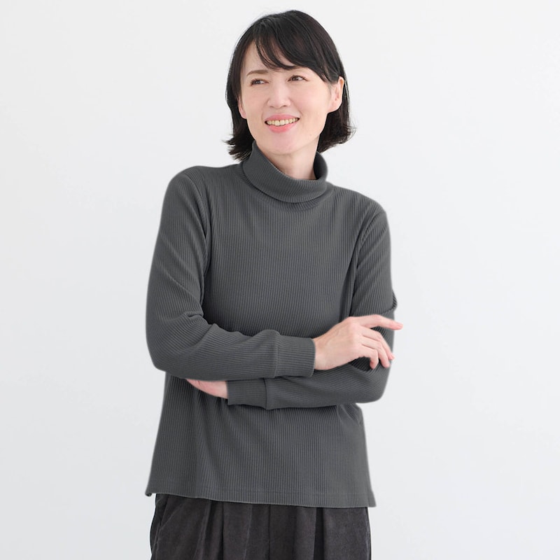 チャコールグレー