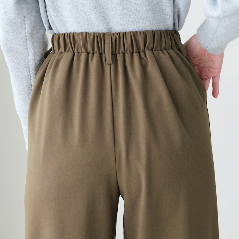 ウエストは後ろゴムではきやすく着心地ラクちん