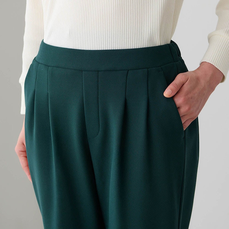 ウエスト前面はフラットでINも美しい