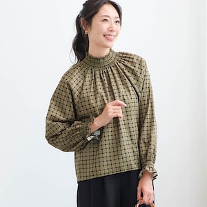 【ベルメゾン】ハイネックプリントブラウス