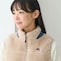 ふわふわの襟が首元をやさしく包み込み、暖かさをキープ