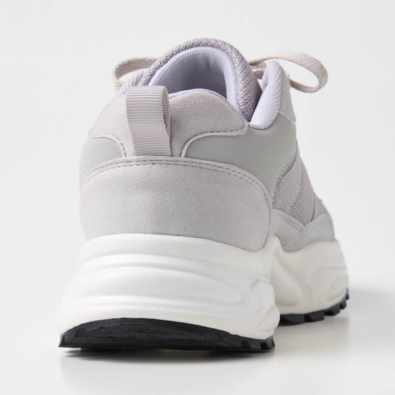 脱ぎ履きをサポートするループ付き