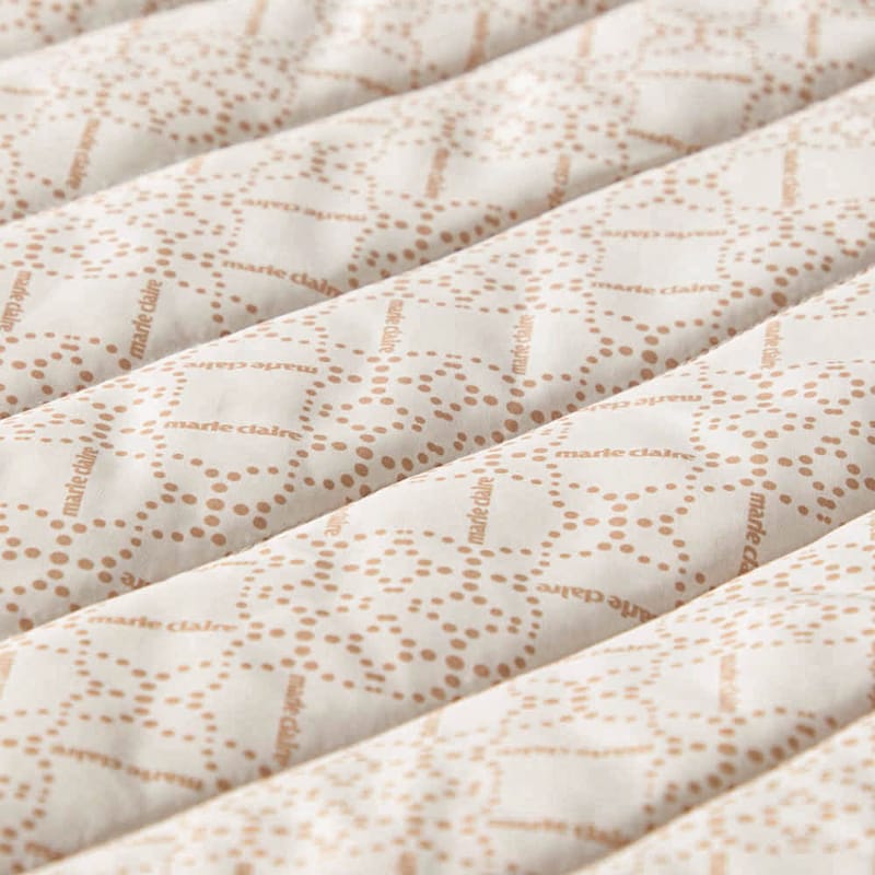 前身頃はタフタ素材