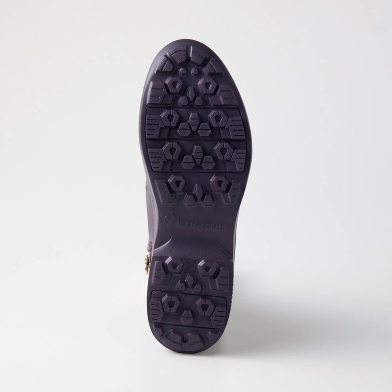 前足部と後足部にラバーパーツを配置することでグリップ性と軽量性を考慮