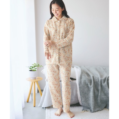ヒビヤカダン スタイルの華やか花柄キルトパジャマ