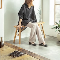 奥行きスリムなので玄関使いも/オーク