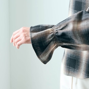 ゴム入りのキャンディスリーブでたくし上げがさっとできる
