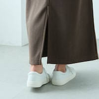 バックスリットで足さばきも快適