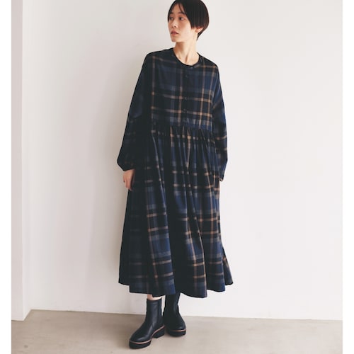 ネル素材ギャザー使いロングワンピース