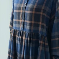 ウエストは高めの切り替え位置ですっきり見え