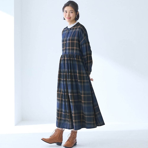 ネル素材ギャザー使いロングワンピース