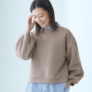 モデル身長172cm／M～L　プルオーバーとしての着こなしも素敵
