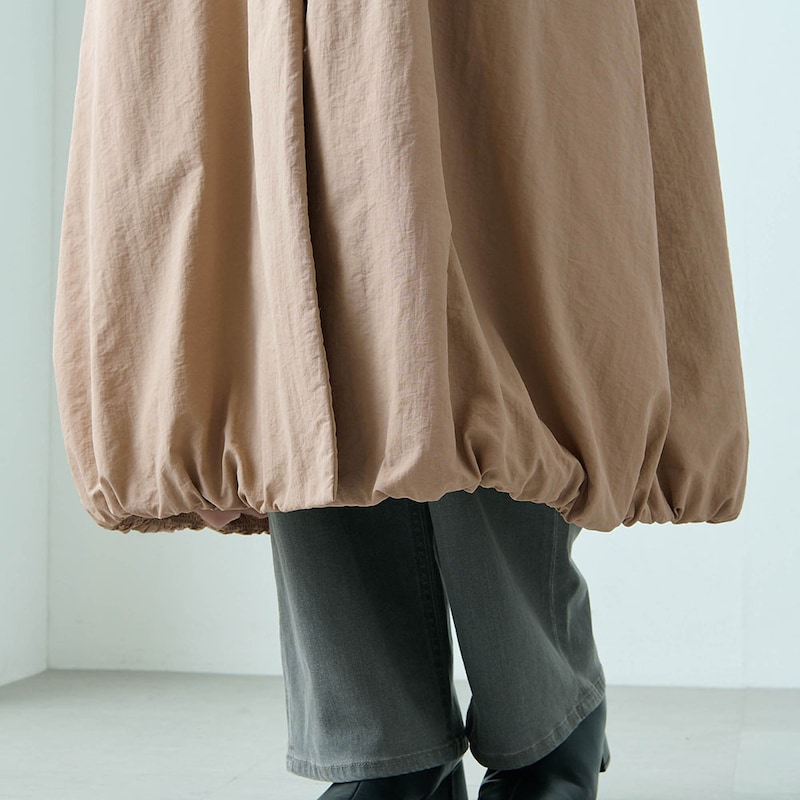 裾もゴムシャーリング仕様で冷気の侵入もストップ