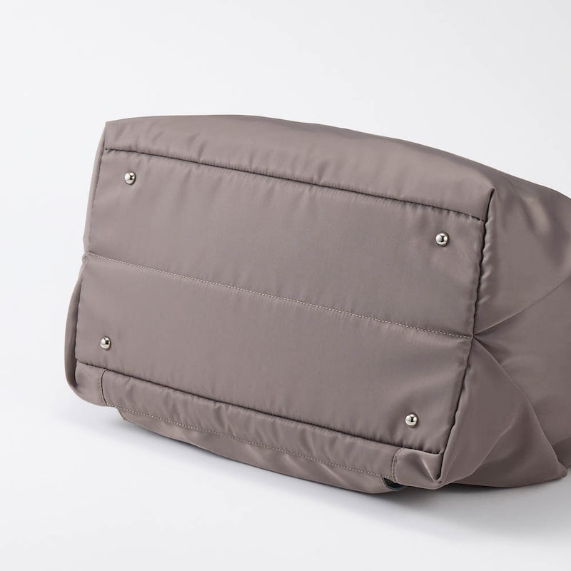 地面に置いても汚れが付きにくい底びょう付き