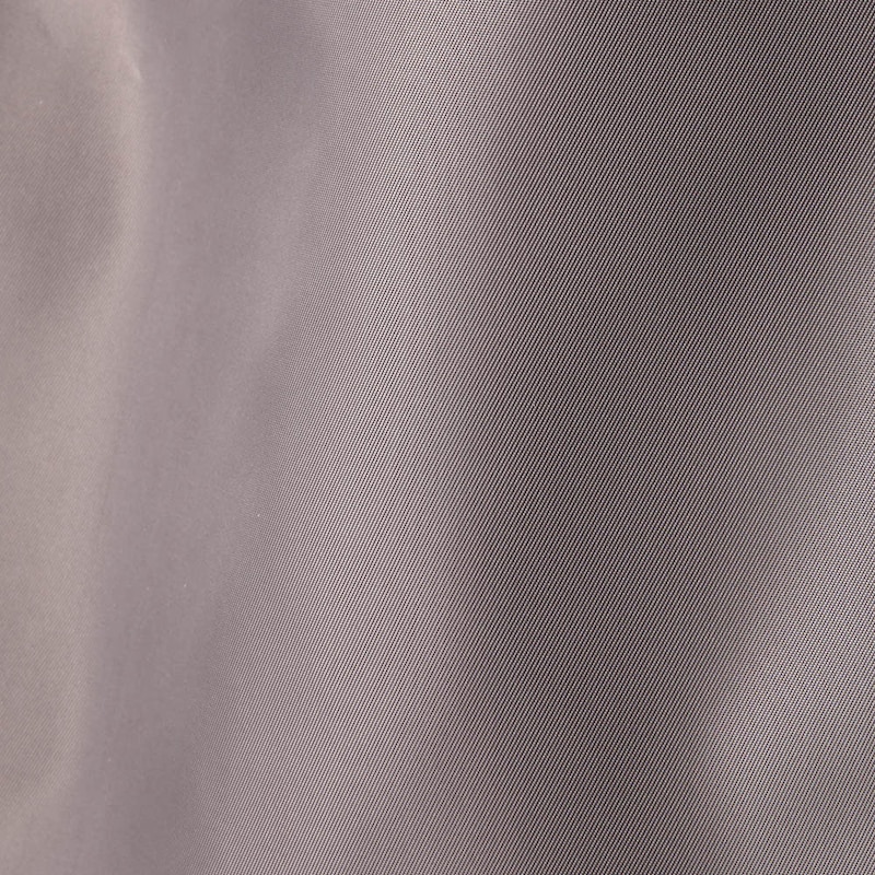 程よい光沢感のある上品な生地