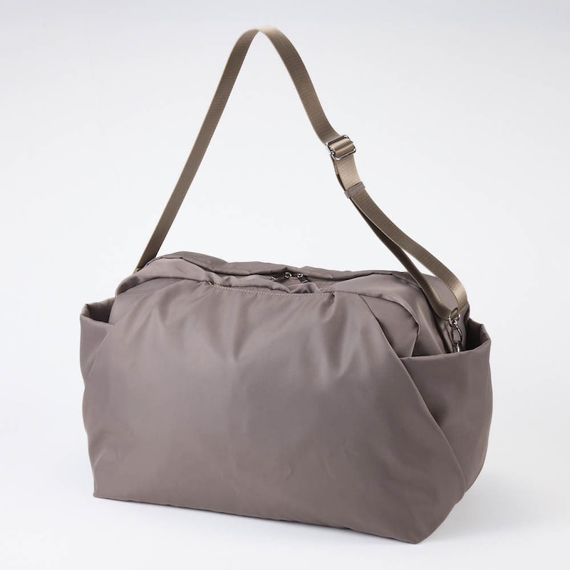 取り外し可能なショルダーベルト付き