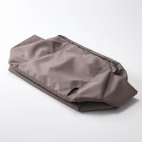 底が割れてフラットにできるので収納にも便利