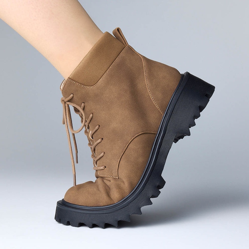 程よくしなやかに屈曲するタンクソール