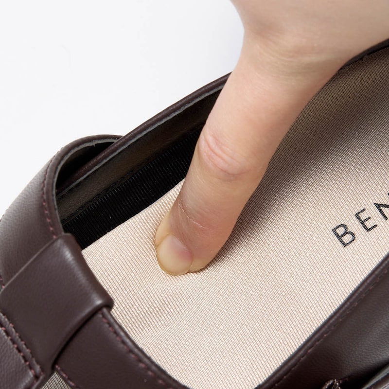 立体中敷が足裏への衝撃を軽減し、ラクな履き心地