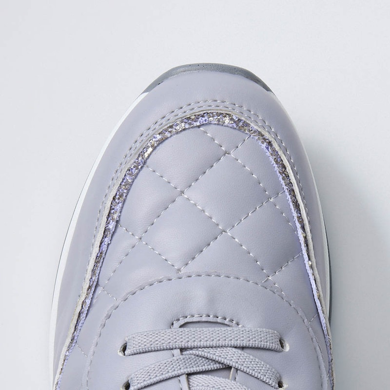 上品なキルティング素材