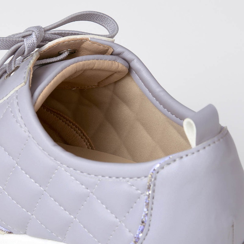 足あたりやわらかなウレタン素材のライニング