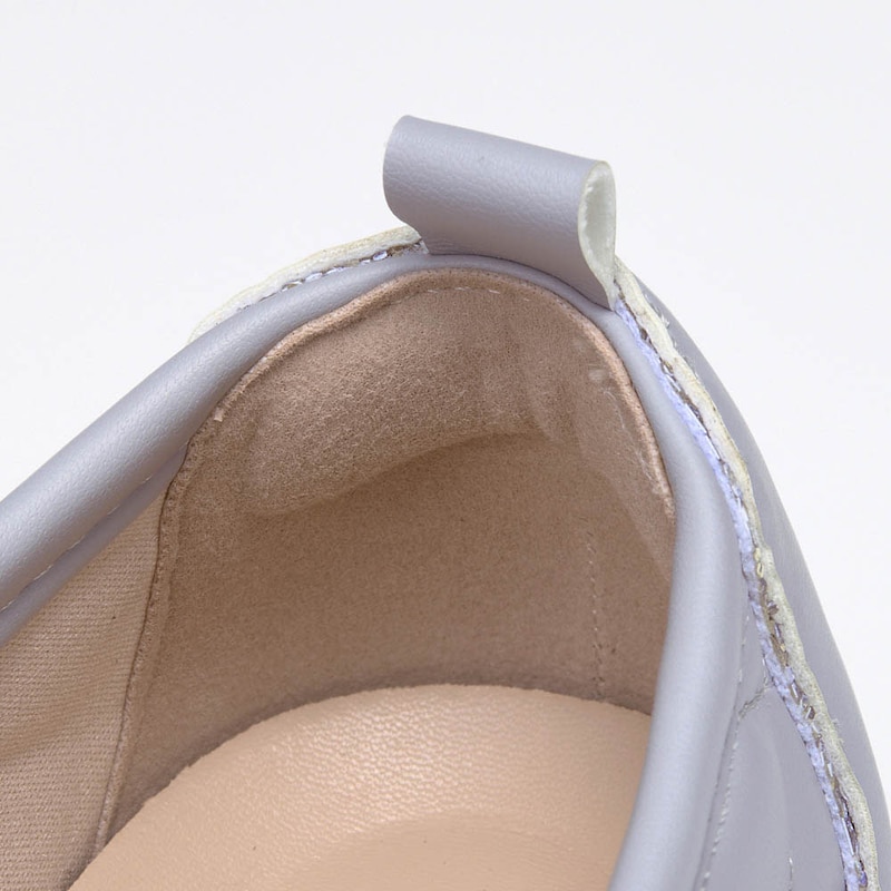 靴擦れを防ぎ、ホールド感をアップするかかとパッド付き