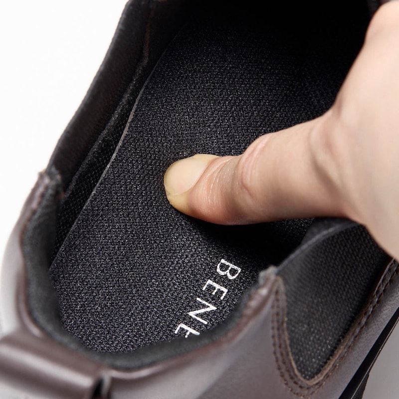 立体中敷が足裏への衝撃を吸収して、ラクな履き心地