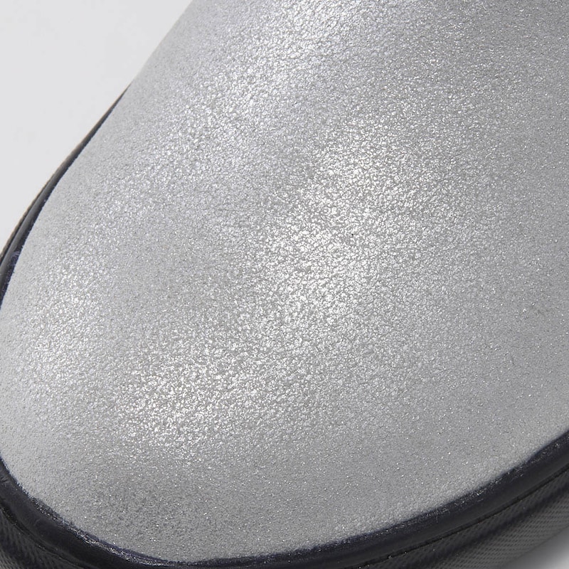 マット感のあるシルバー