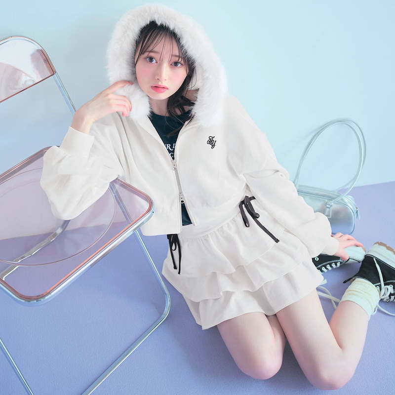 オフホワイト／モデル身長160cm・サイズJ-M