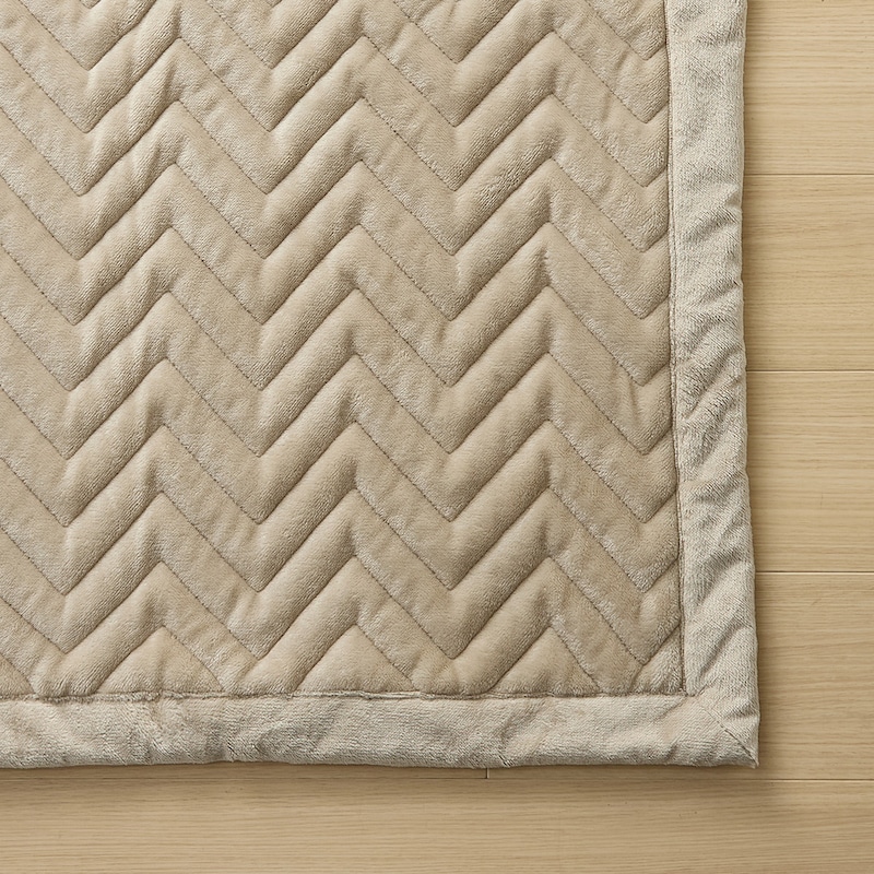 すっきりとしたキルトパターン。