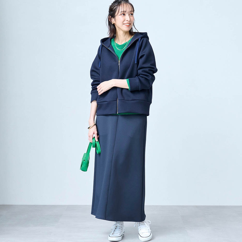 モデル身長169cm／M　グリーン着用