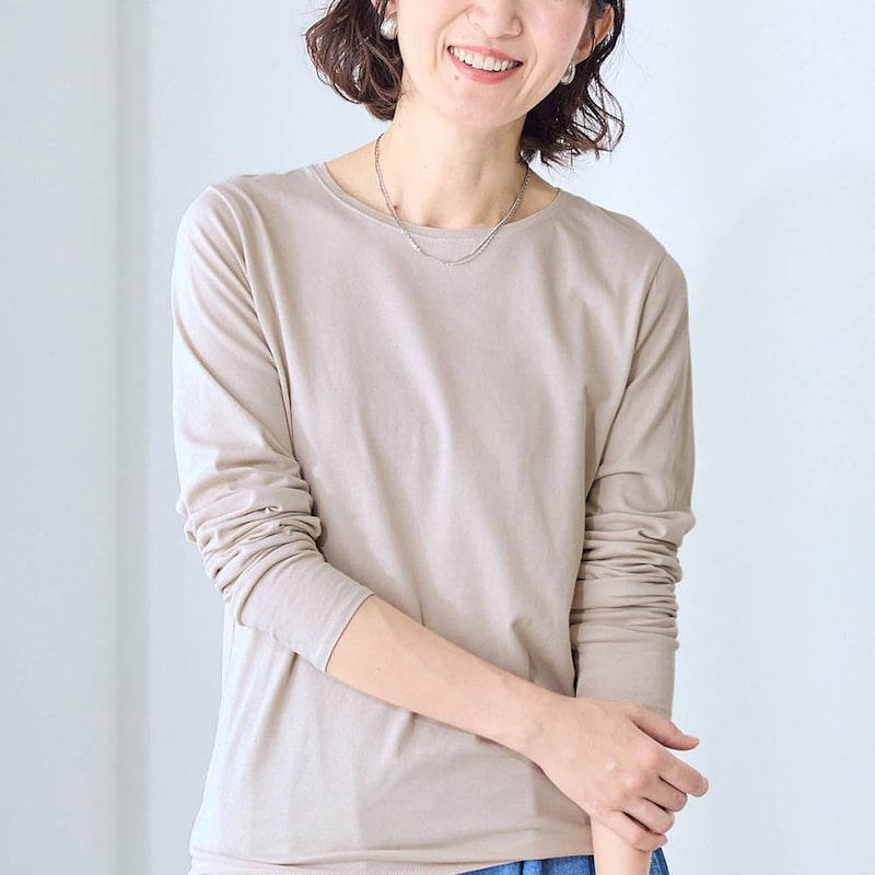 モデル身長167cm／M　グレージュ着用