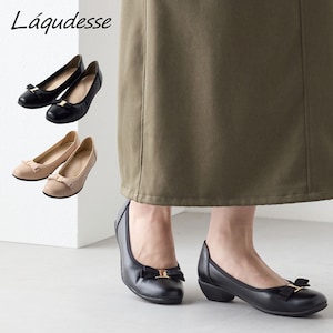 【ラクデッセ】母趾の部分がストレッチするリボンパンプス(幅広・3E)