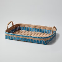 三つ編み付きのトレイ●約25×34×5.5(高さ)cm(持ち手含まず)