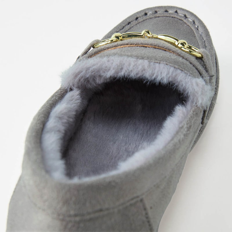 インソールにたっぷりとエコファーを使用しふわふわの履き心地に