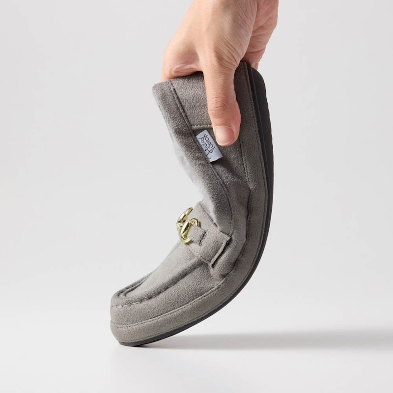 屈曲性の高いソールを採用