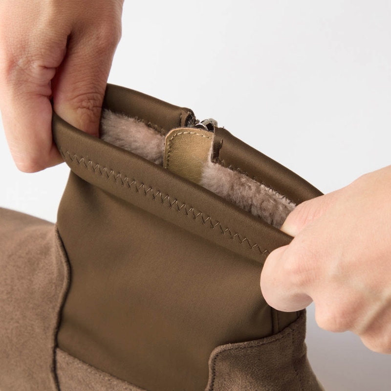 足首はストレッチ素材で動かしやすい