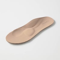 足裏にやさしい立体形状のインソールを採用