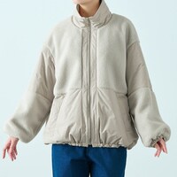 裾をしぼった状態