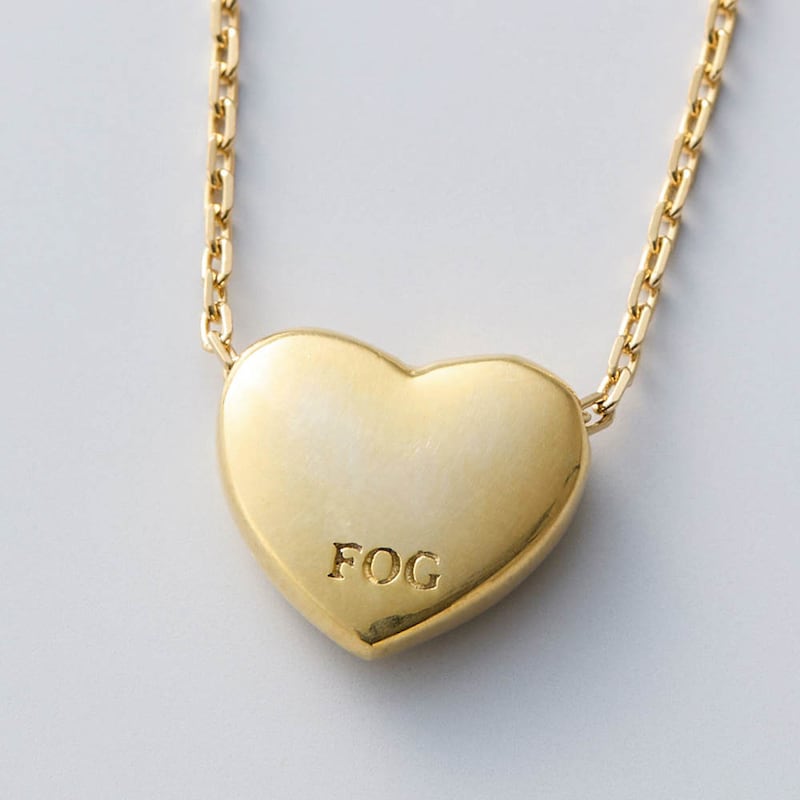 大人がつけやすいサイズ感とメタリックな輝き