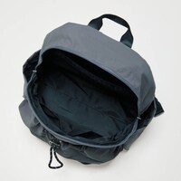 中もポケットが充実していて使いやすい