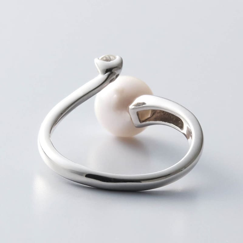 オープンデザインなのでいろいろな指につけやすい