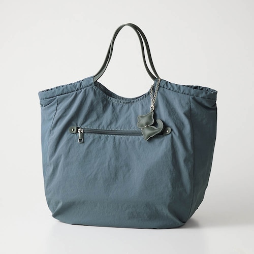 猫チャーム付きリバーシブルバッグ